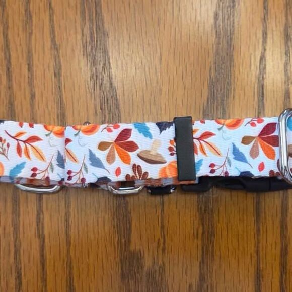 Martingale Collar, fall maple leaf pattern, size medium - Picture 8 of 8